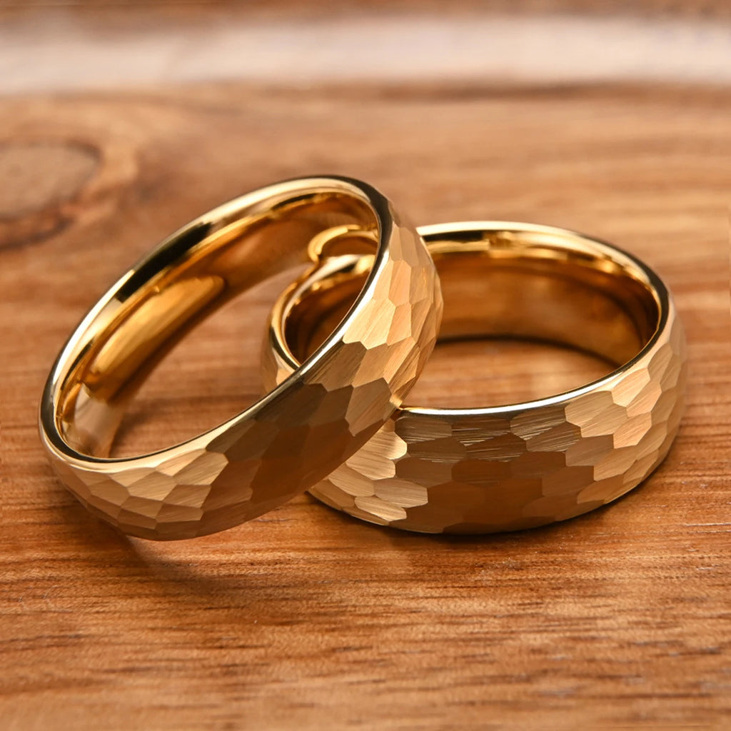 Anillo Tungsteno Dorado Martillado Hombre 8MM | Boda Compromiso